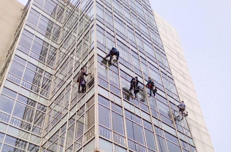 How to clean glass curtain walls