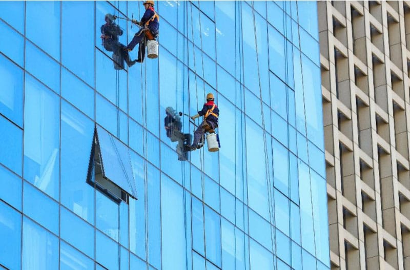 How to clean glass curtain walls