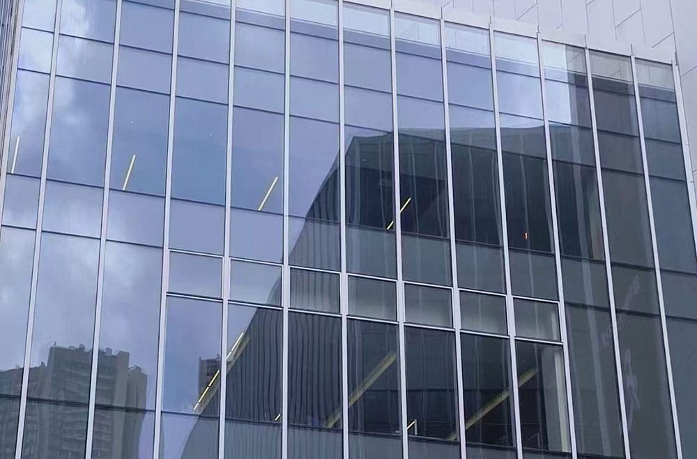 Glass curtain wall
