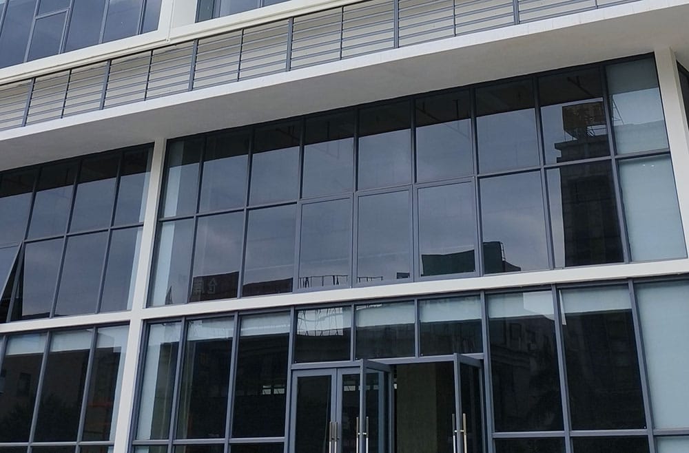 advantages of glass curtain walls