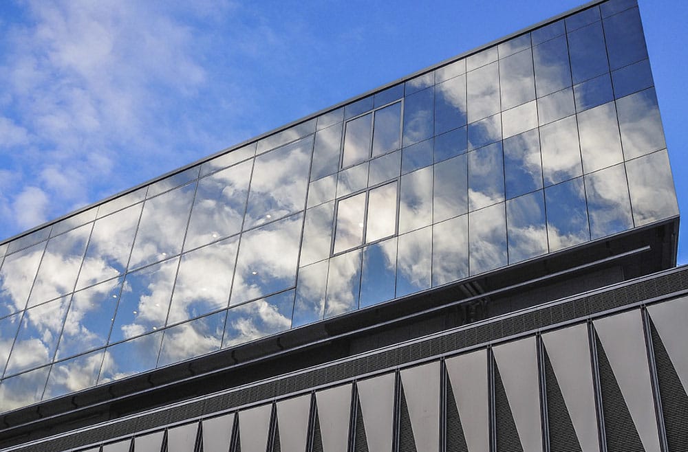 Building glass curtain wall