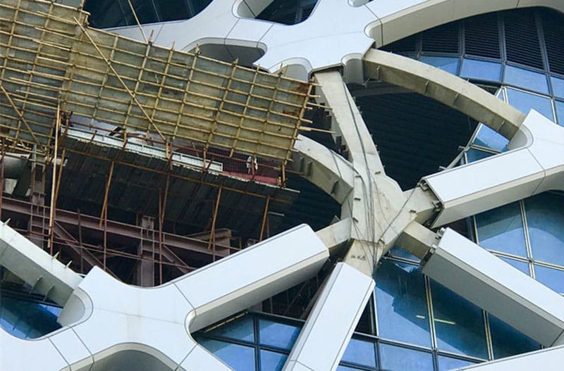 Installation of glass curtain wall