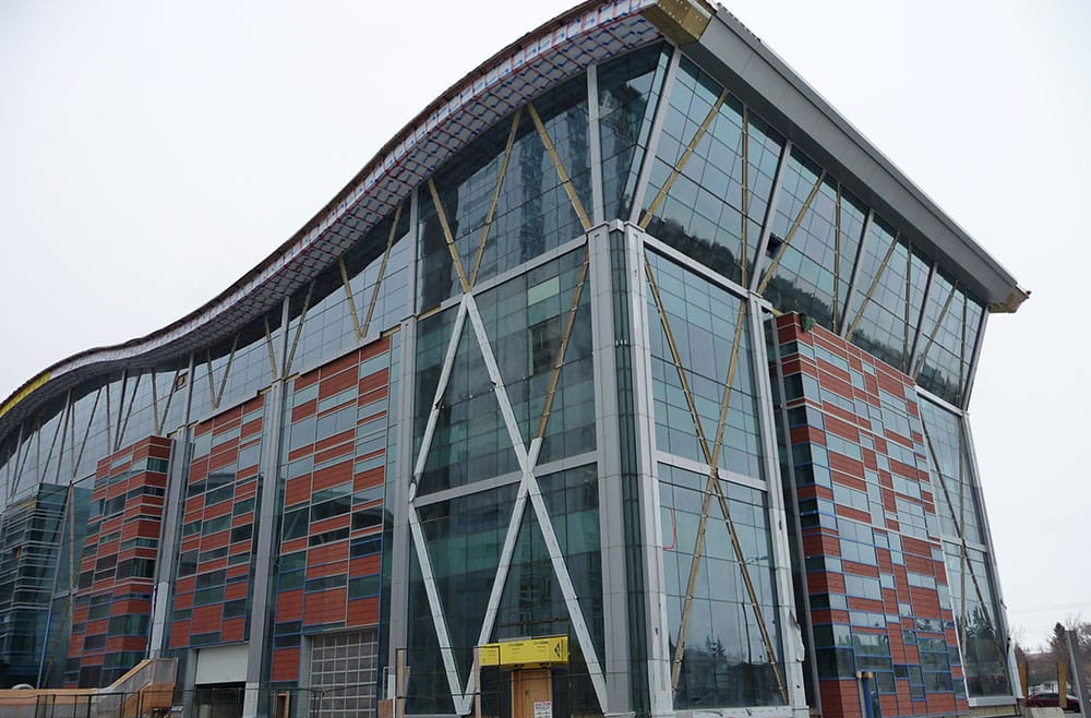 What are the advantages of glass curtain walls