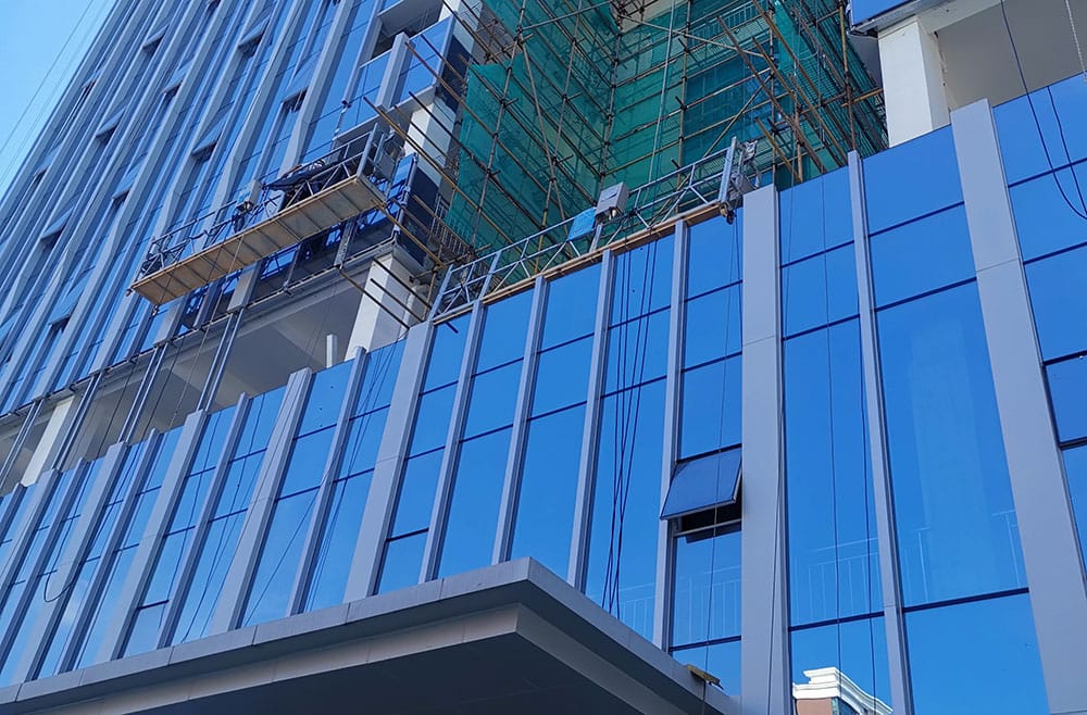 Cost-effective glass curtain wall