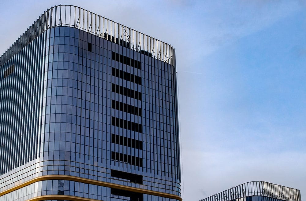 What are the advantages of glass curtain walls