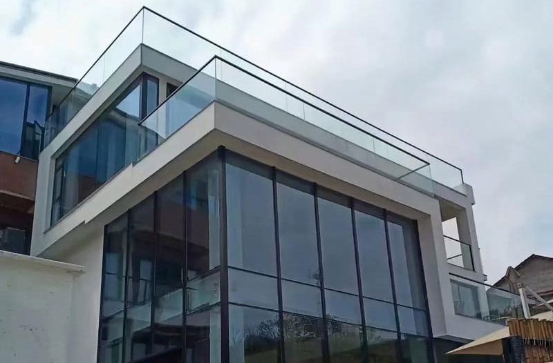 Glass Curtain Walls in Houses