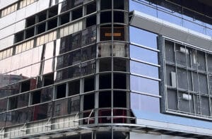 How do you choose a glass curtain wall contractor
